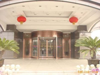 {供應(yīng)豪華智能兩翼旋轉(zhuǎn)門-銅系列指導(dǎo)價}_今日供應(yīng)豪華智能兩翼旋轉(zhuǎn)門-銅系列價格_供應(yīng)豪華智能兩翼旋轉(zhuǎn)門-銅系列價格(圖)-南京菲勒自動門